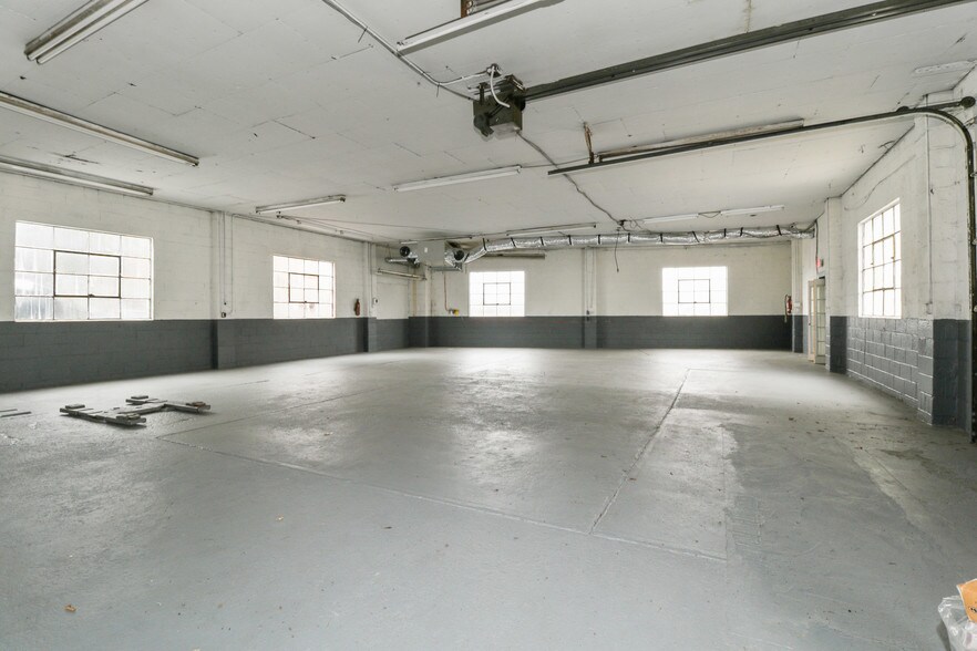 More Photos Of 1959 New York Ave, Huntington Station Auto Repair For Sale