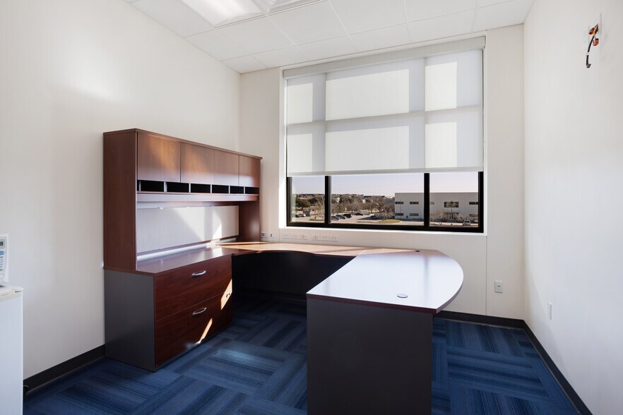More Photos Of 4200 Mapleshade Ln, Plano Office For Sale