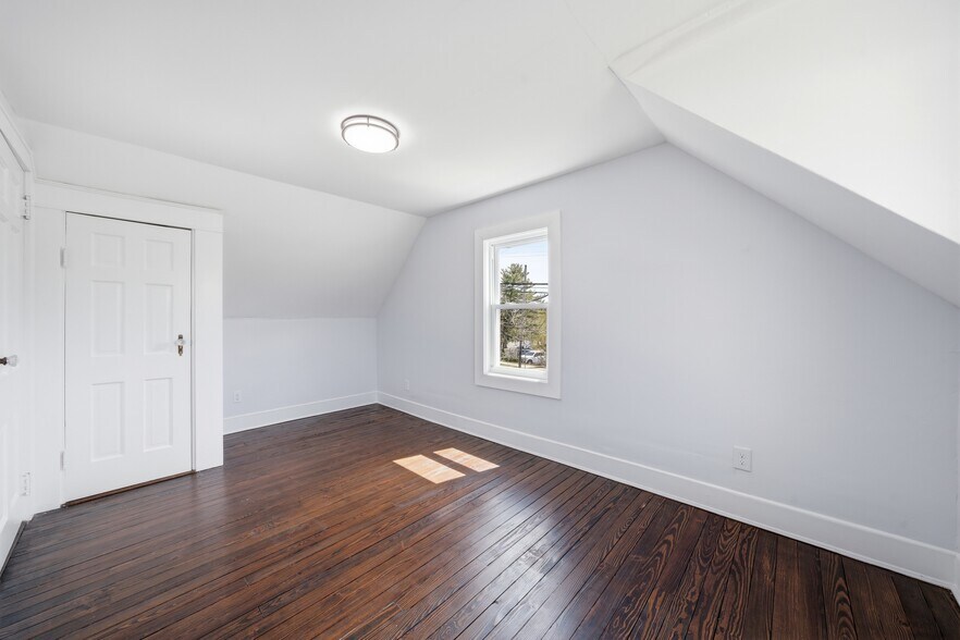 More Photos Of 749 E Main St, Kings Park Office For Sale