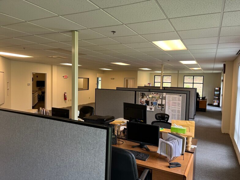 More Photos Of 51 Webb Pl, Dover Office For Sale