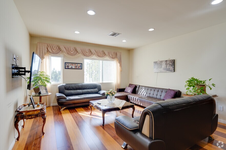 More Photos Of 1517 E Washington Blvd, Pasadena Storefront Retail Residential For Sale