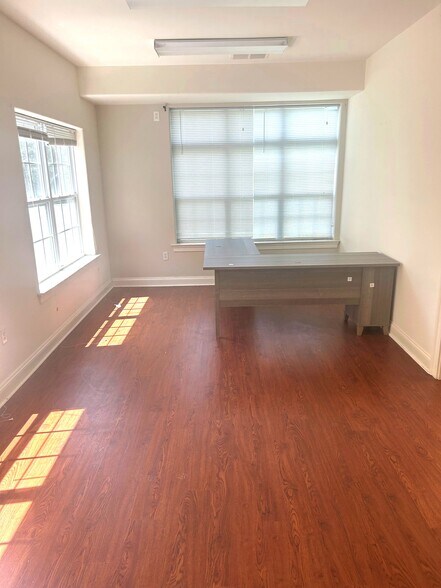 More Photos Of 408 Larch Cir, Wilmington Unknown For Lease