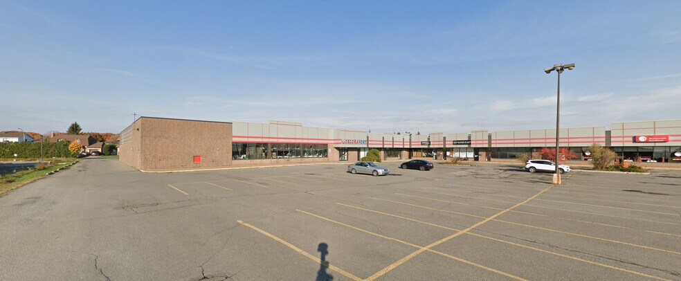 More Photos Of 8050 Boul Taschereau, Brossard Storefront For Lease