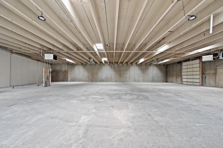 More Photos Of 7050 S 400 W, Midvale Showroom For Lease