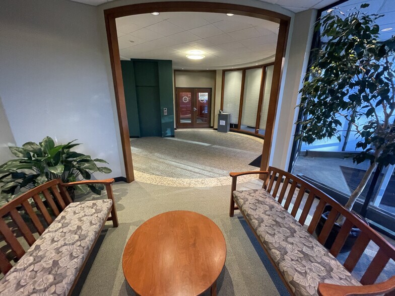 More Photos Of 300 Winding Brook Dr, Glastonbury Medical For Lease