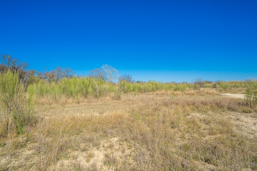 More Photos Of 00 Impala Summit, San Antonio Land For Lease