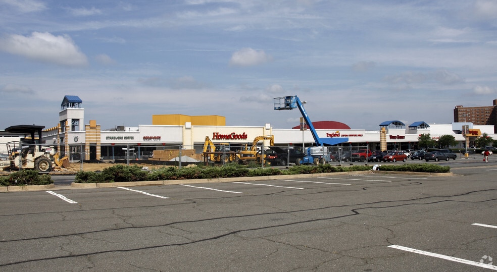 More Photos Of 3490-3556 S Jefferson St, Falls Church General Retail For Lease