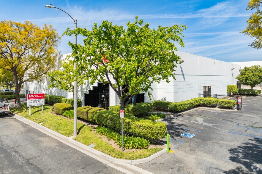 More Photos Of 104 Exchange Pl, Pomona Warehouse For Lease