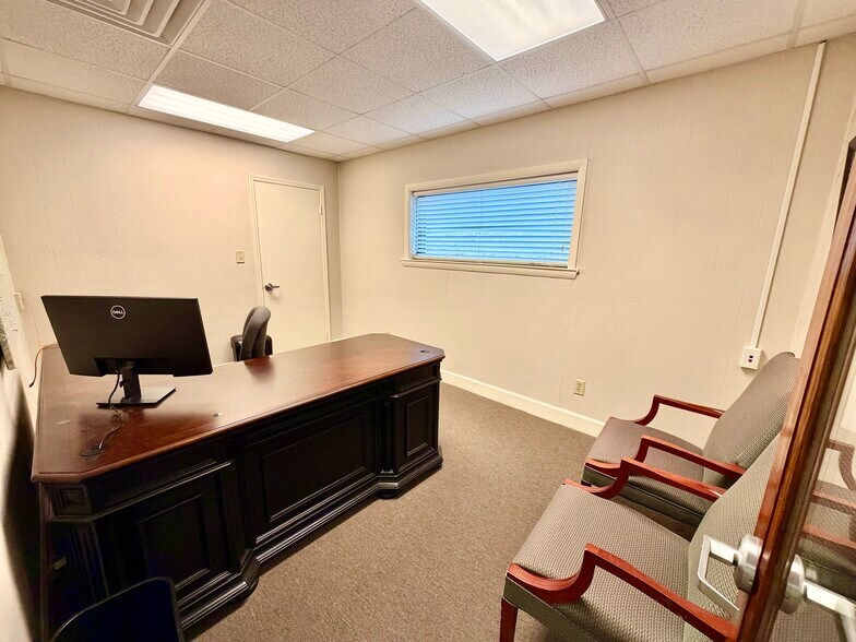 More Photos Of 1102 Thompson Bridge Rd, Gainesville Office For Lease