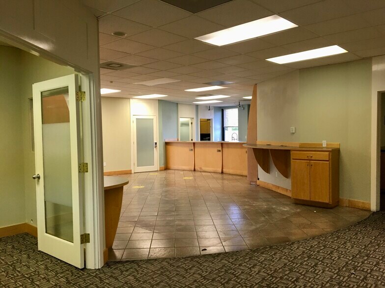 More Photos Of 8040 N Lombard St, Portland Bank For Sale