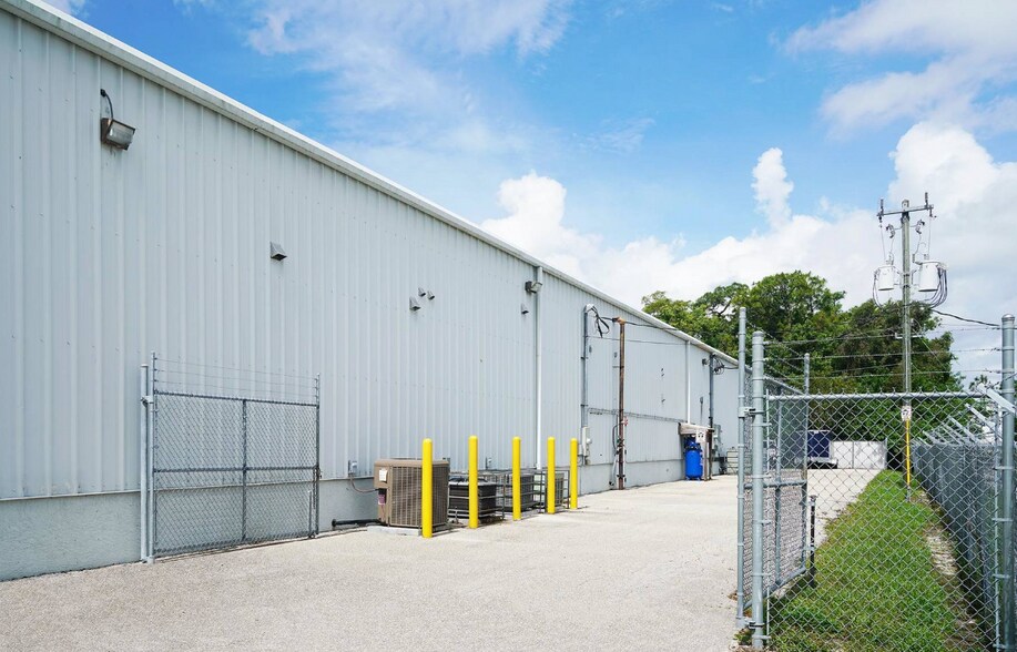 More Photos Of 11880 Lacy Ln, Fort Myers Warehouse For Sale