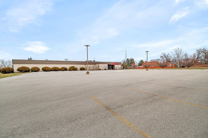 More Photos Of 905 Theodore St, Crest Hill Restaurant For Sale