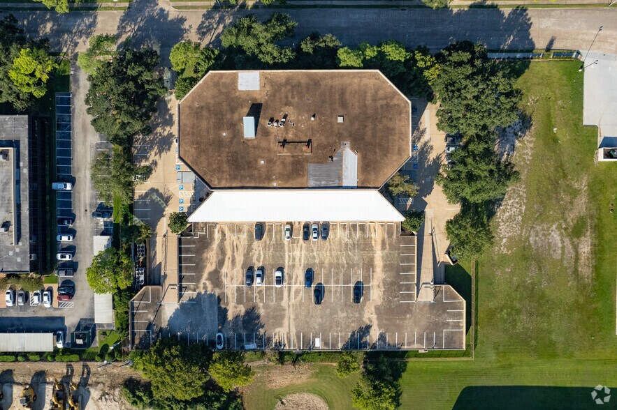 More Photos Of 5700 NW Central Dr, Houston Office For Lease