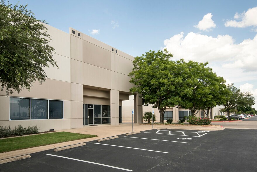 More Photos Of 5812 Trade Center Dr, Austin Warehouse For Lease