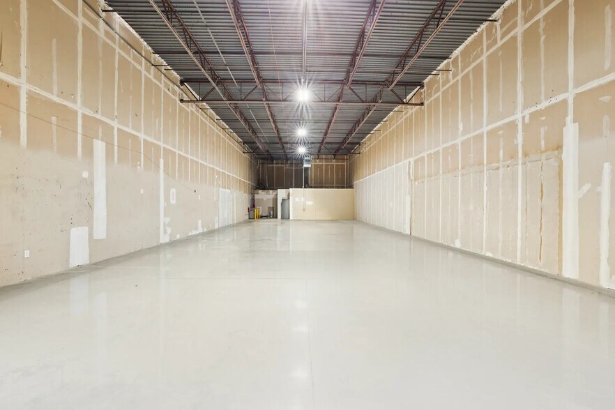 More Photos Of 1665 Lakes Pky, Lawrenceville Distribution For Lease