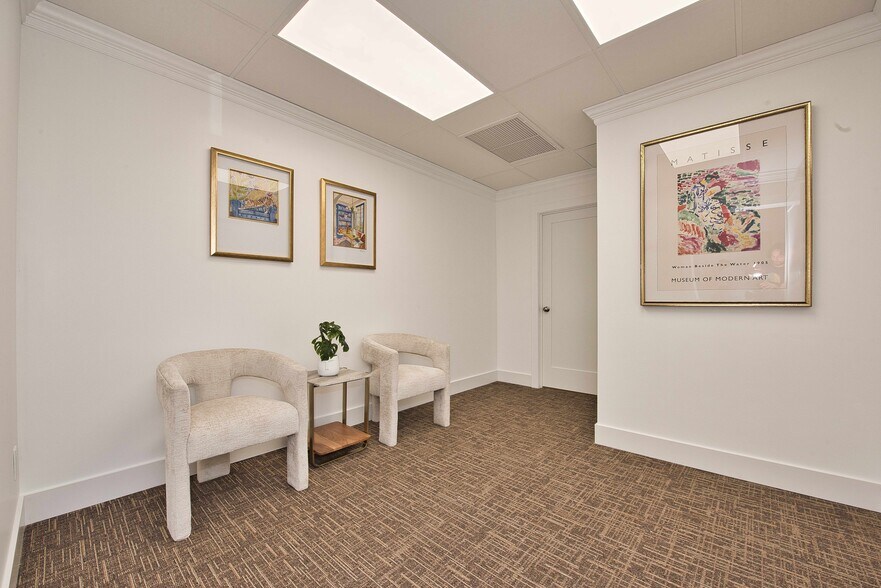 More Photos Of 121 Pulaski Rd, Kings Park Office For Sale
