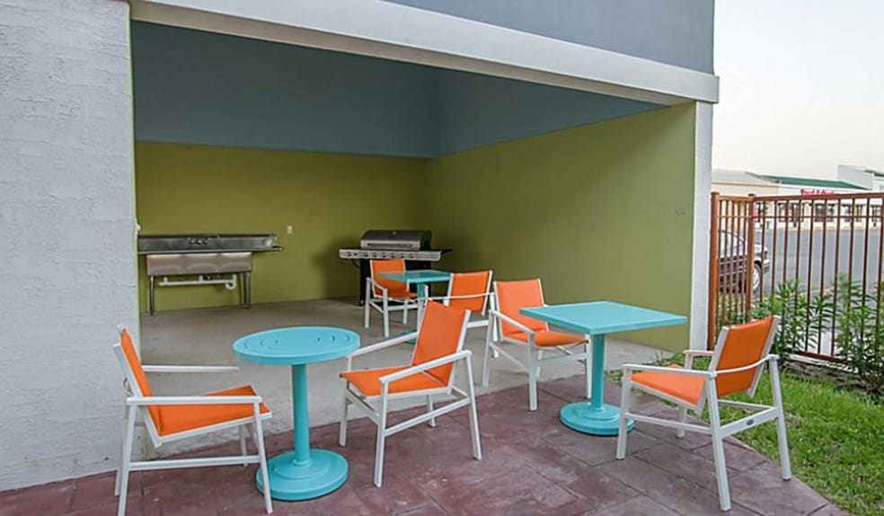 More Photos Of 220 N Expressway 77, Raymondville Hotel For Sale