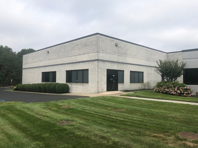 Primary Photo Of 91 Colin Dr, Holbrook Distribution For Lease