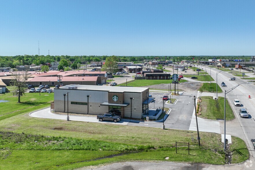 More Photos Of 208 Blake Dr, Wagoner Fast Food For Lease