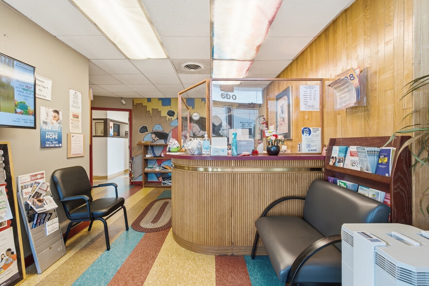 More Photos Of 600 W 39th St, Kansas City Office For Sale
