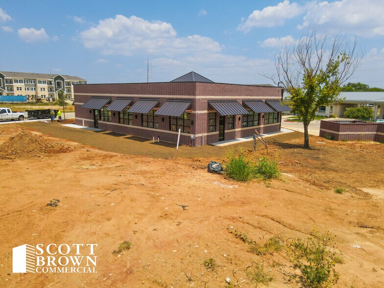 More Photos Of 3622 Duchess, Denton Office For Lease