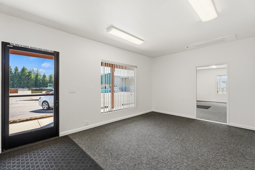 More Photos Of 303 Talmage Rd, Ukiah Warehouse For Lease