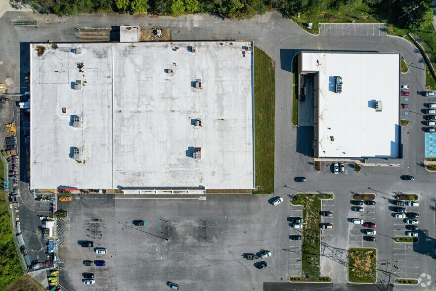 More Photos Of 680 Signal Mountain Rd, Chattanooga Storefront For Lease