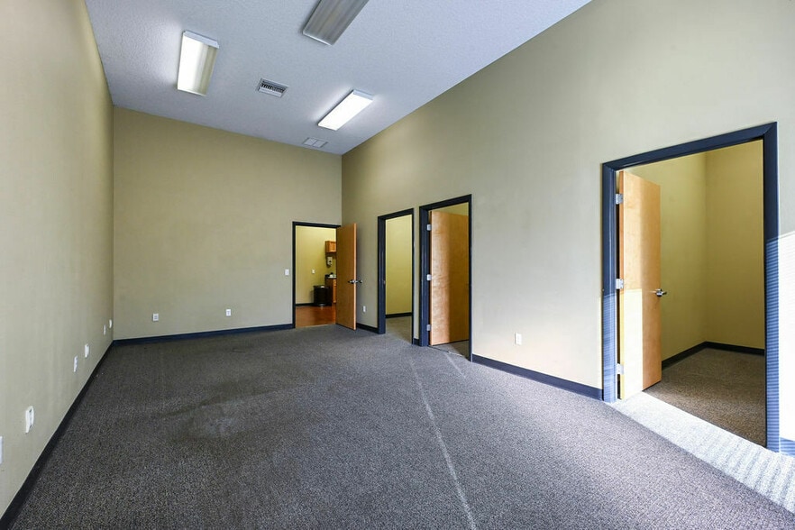 More Photos Of 7177-7201 S George Blvd, Sebring Medical For Lease