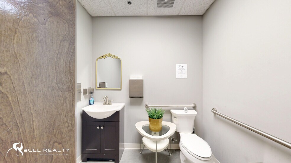 More Photos Of 10680 Medlock Bridge Rd, Duluth Medical For Lease