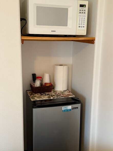 More Photos Of 51815 Kenai Spur Hwy, Kenai General Retail For Sale