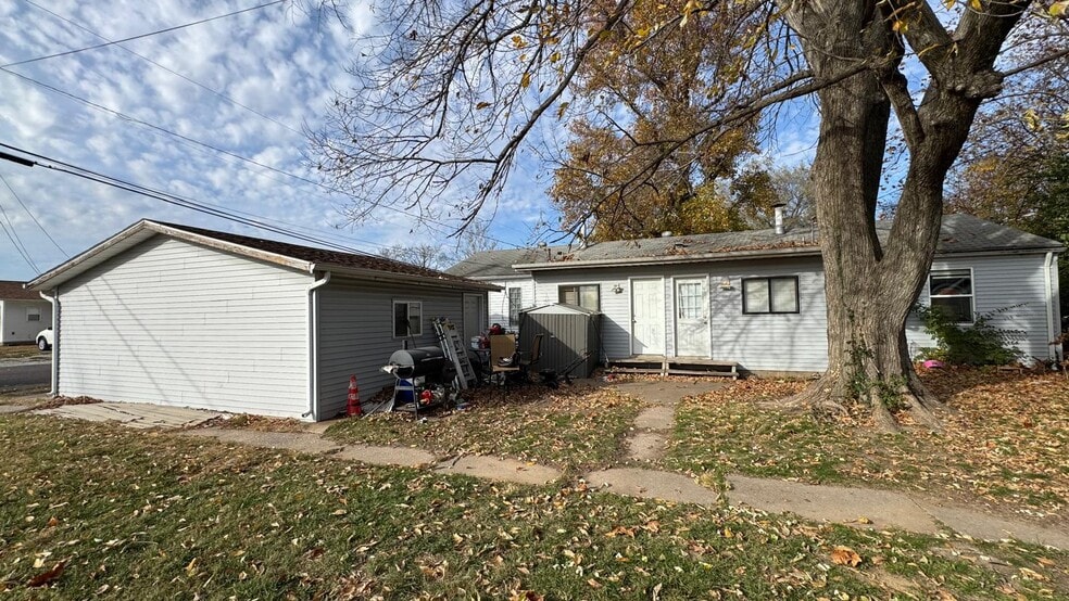 More Photos Of 300 Cobb St, East Alton Multifamily For Sale