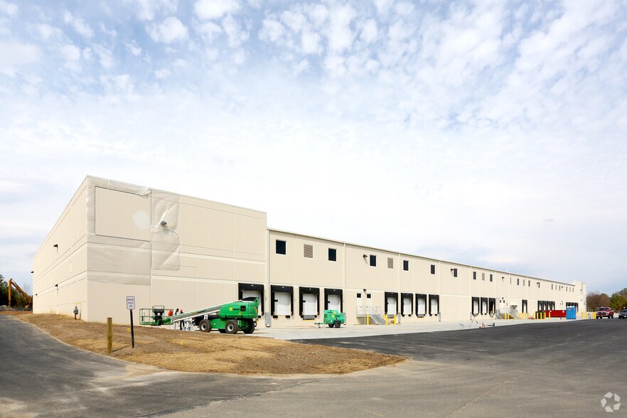 More Photos Of 5600-5626 Eastport Blvd, Richmond Unknown For Lease