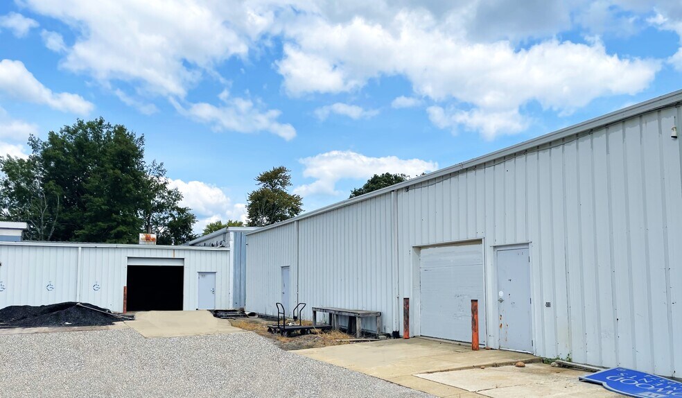 More Photos Of 810 Colby Rd, Crestline Manufacturing For Lease