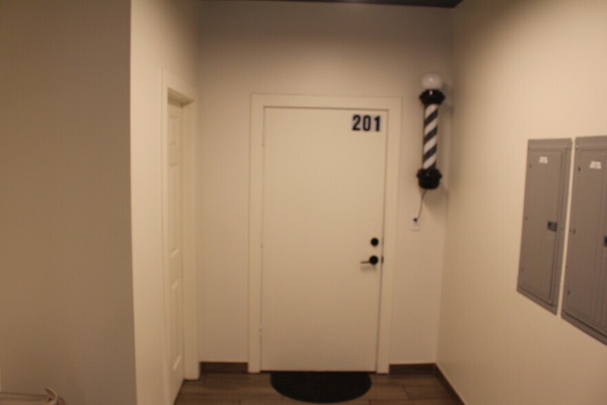 More Photos Of 302 W Defee Ave, Baytown Specialty For Sale