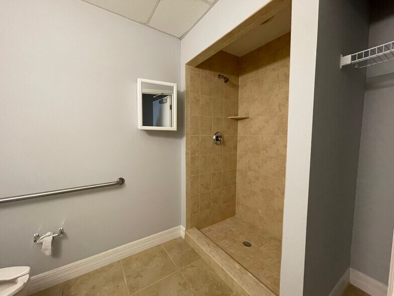 More Photos Of 2427 Porter Lake Dr, Sarasota Flex For Sale