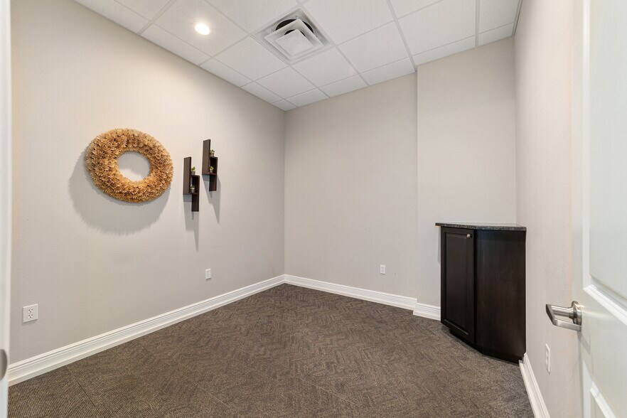 More Photos Of 809 County Road 466, The Villages Medical For Sale