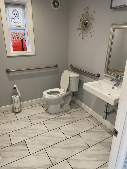 More Photos Of 1017 University Blvd E, Silver Spring Office For Sale