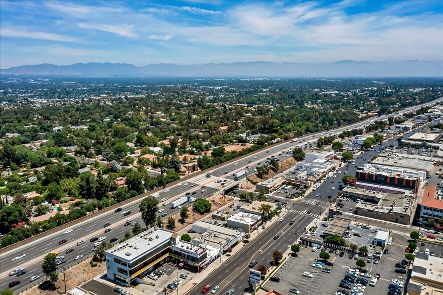 More Photos Of 19709 Ventura Blvd, Woodland Hills Office For Sale