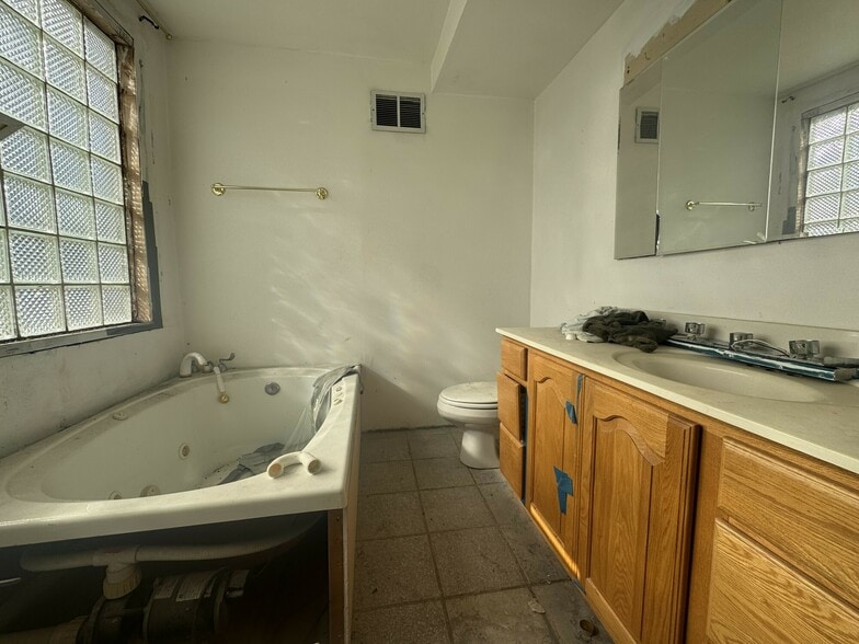 More Photos Of 9985 S Beverly Ave, Chicago Apartments For Sale