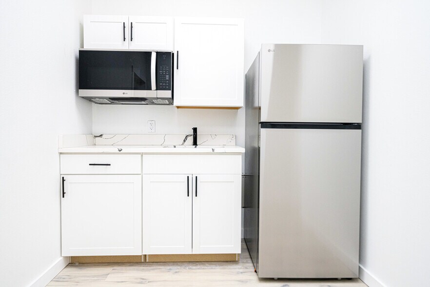 More Photos Of 3606-3622 S Tyler St, Dallas Unknown For Lease