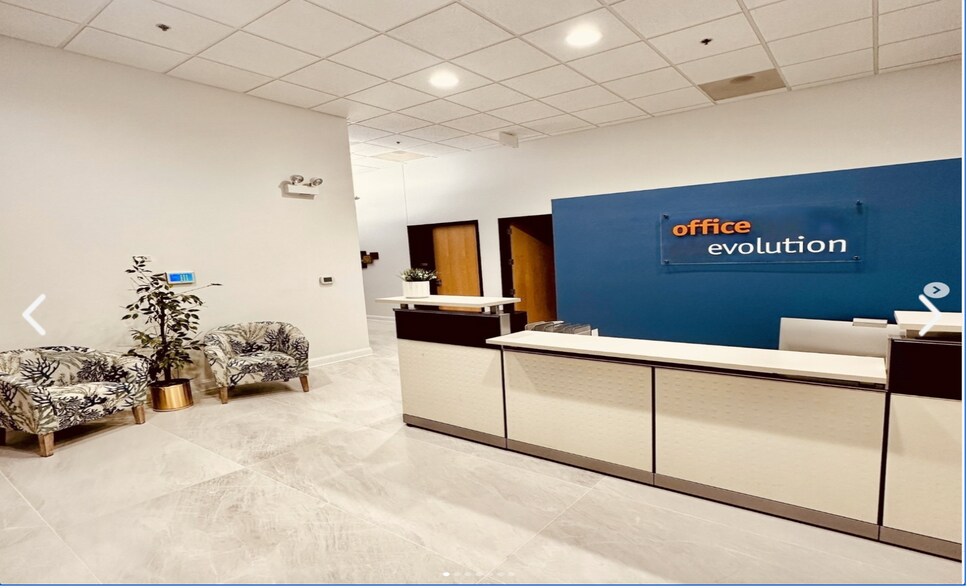 More Photos Of 1350 Lake St, Roselle Office For Lease