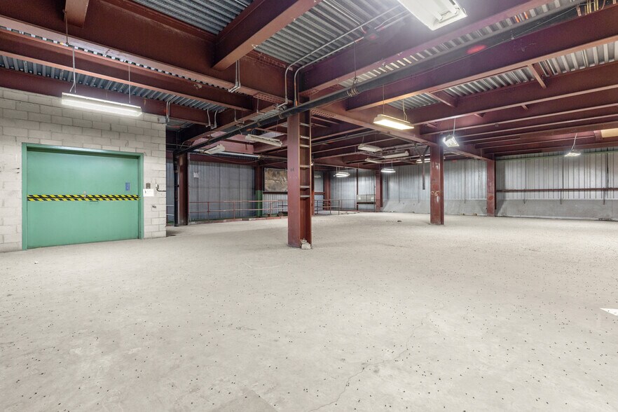 More Photos Of 35-75 Rue De L'acier, Coteau-du-lac Manufacturing For Lease