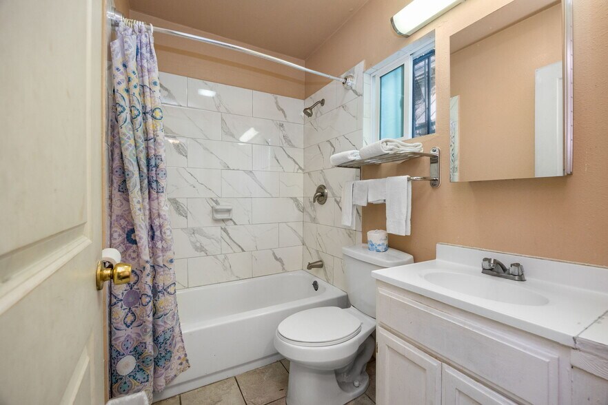 More Photos Of 451 E Vernon Ave, Los Angeles Hotel For Sale