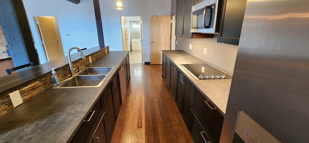 More Photos Of 25 S Huron St, Toledo Office For Lease