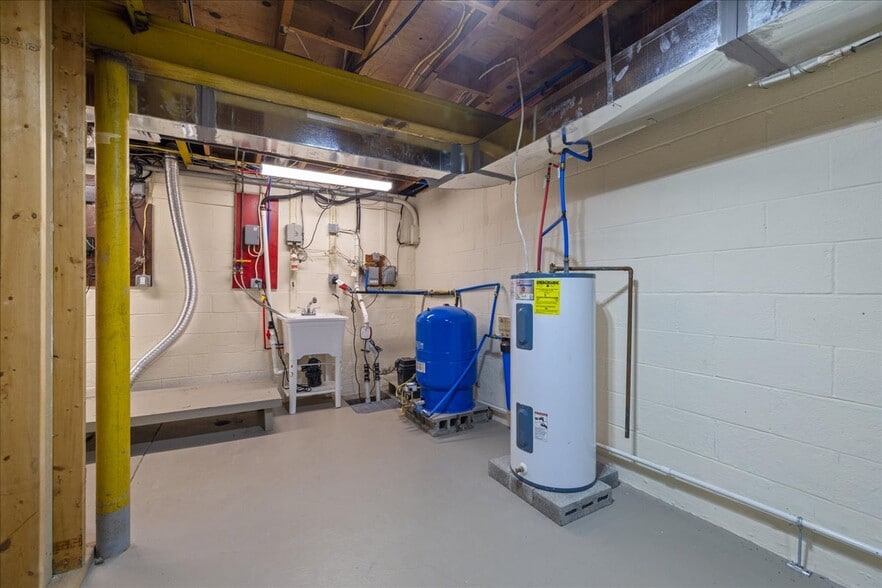 More Photos Of 563 Deep Run Rd, Perkasie Contractor Storage Yard For Sale