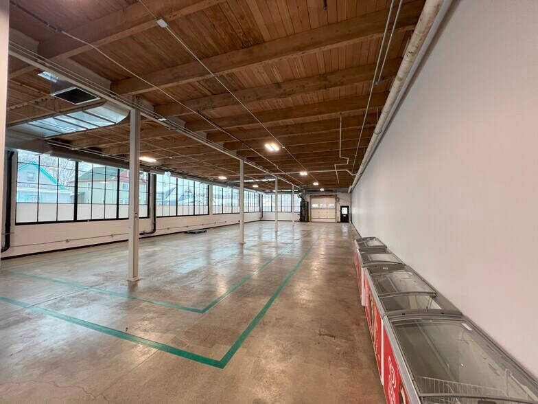 More Photos Of 1911 Jefferson St NE, Saint Anthony Manufacturing For Lease