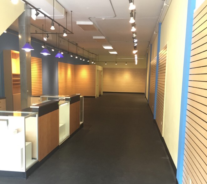 More Photos Of 5235-5243 N Clark St, Chicago Storefront Retail Office For Lease