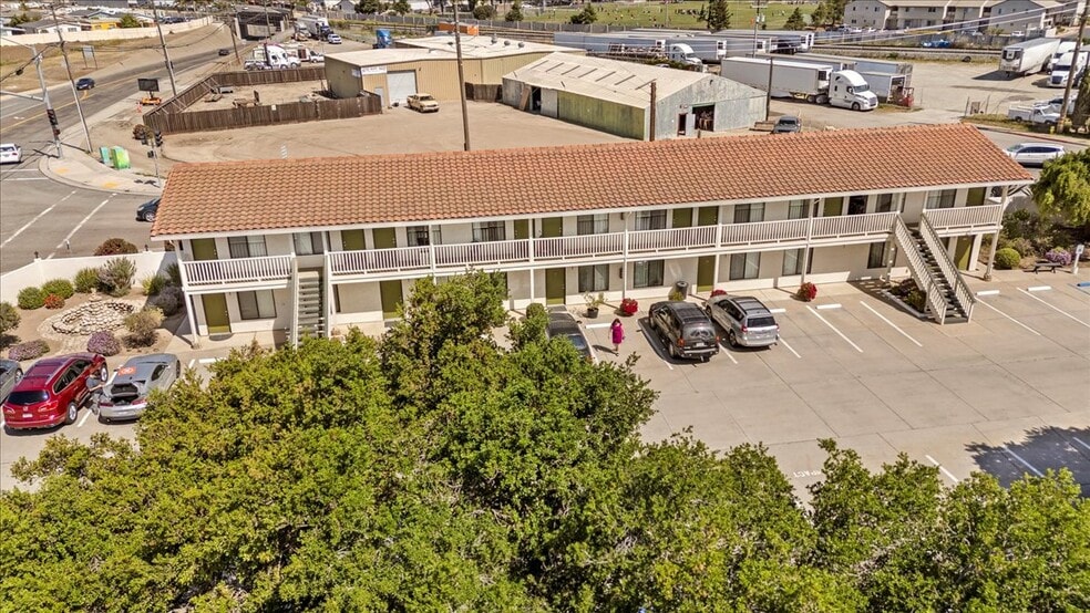 More Photos Of 1013 Front St, Soledad Hotel For Sale