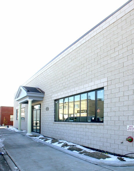More Photos Of 49 Windsor Ave, Mineola Warehouse For Lease
