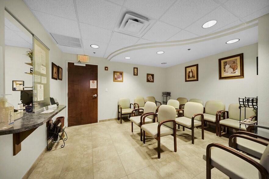 More Photos Of 350 N Pine Island Rd, Plantation Medical For Lease